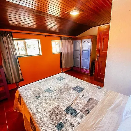 A Casa Amarela Apartment *